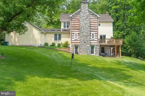 Exterior - 9020 Old Dominion Dr, Mclean, VA 22102 photo 4 of 19
