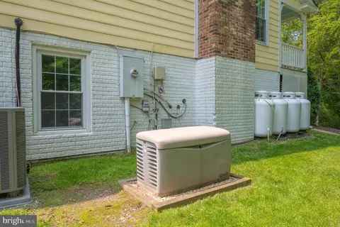 Exterior - 9020 Old Dominion Dr, Mclean, VA 22102 photo 18 of 19
