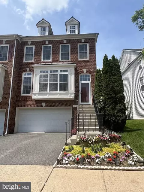 4588 Barringer Pl, Fairfax, VA 22030