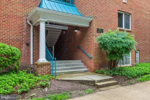 11833 Shire Ct #12C, Reston, VA 20191