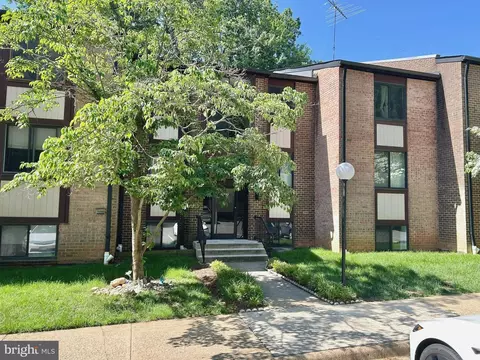 9717 Kings Crown Ct #201, Fairfax, VA 22031