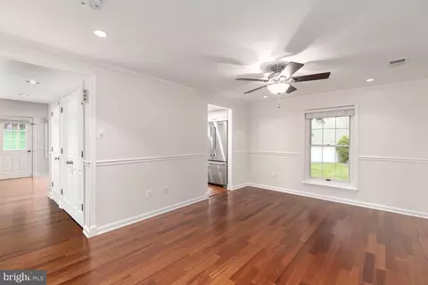 1621 Poplar Grove Dr, Reston, VA 20194 photo 3