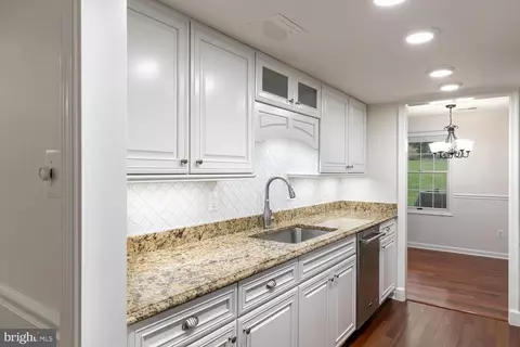1621 Poplar Grove Dr, Reston, VA 20194 photo 6