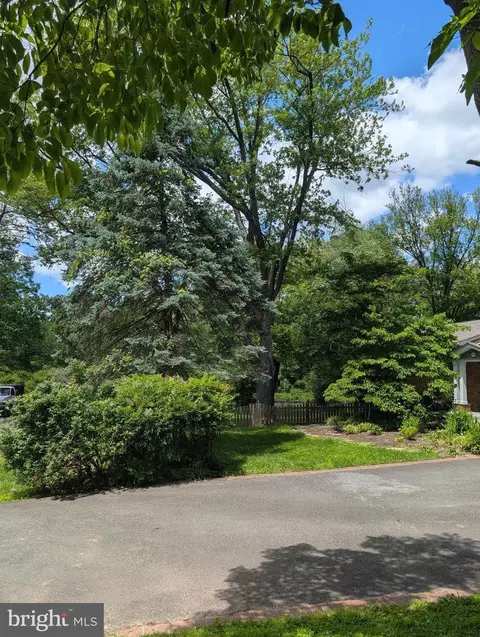 Exterior - 7506 Box Elder Ct, Mclean, VA 22102 photo 4 of 30
