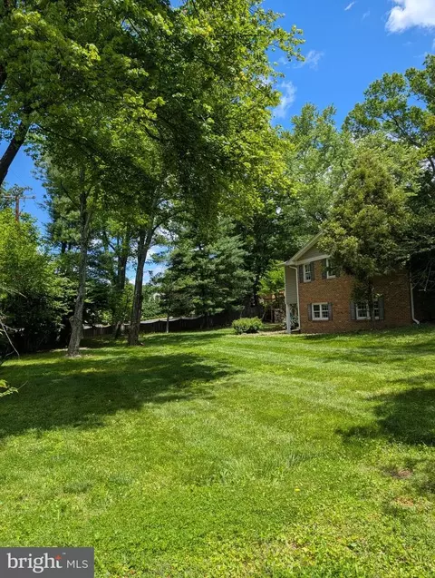 Exterior - 7506 Box Elder Ct, Mclean, VA 22102 photo 9 of 30