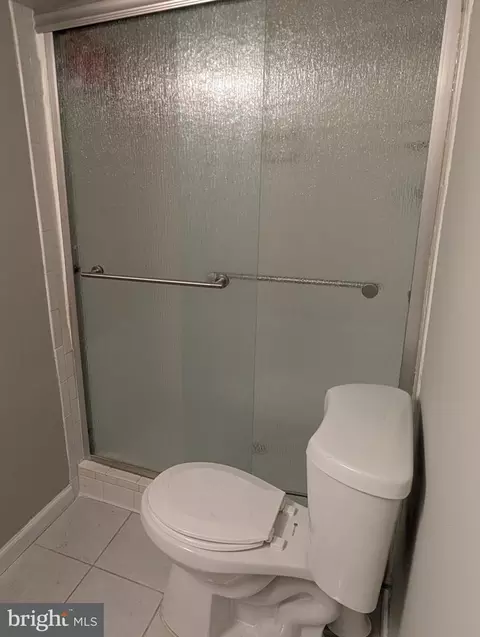Bath - 7506 Box Elder Ct, Mclean, VA 22102 photo 8 of 9