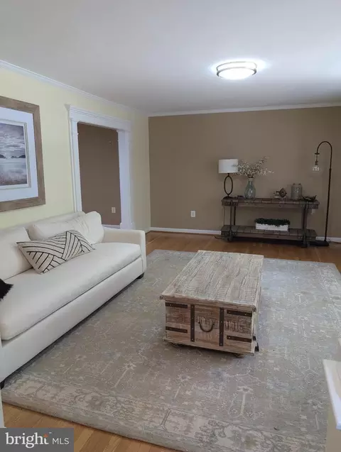 Living - 7506 Box Elder Ct, Mclean, VA 22102 photo 2 of 7