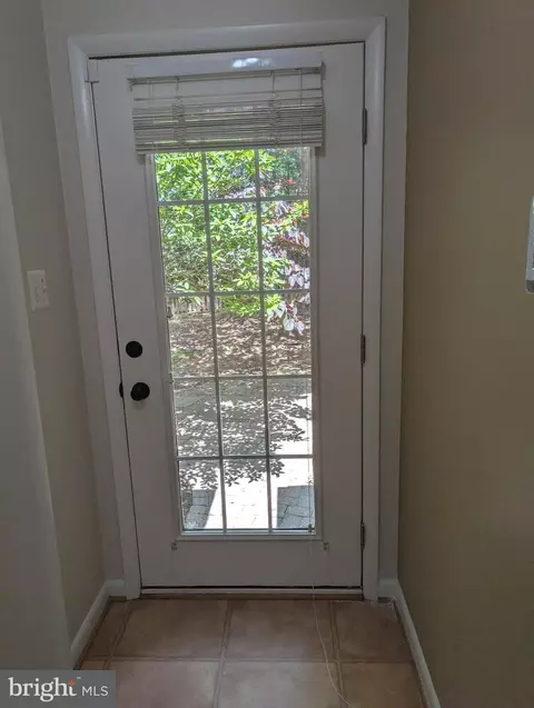 Entry Way - 7506 Box Elder Ct, Mclean, VA 22102 photo 5 of 8