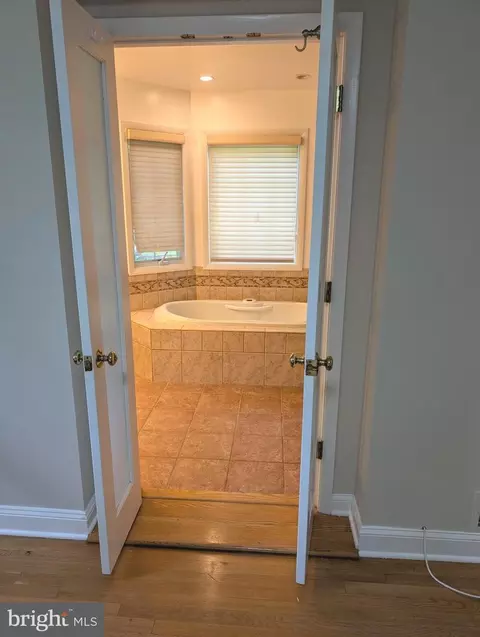 Bath - 7506 Box Elder Ct, Mclean, VA 22102 photo 1 of 9