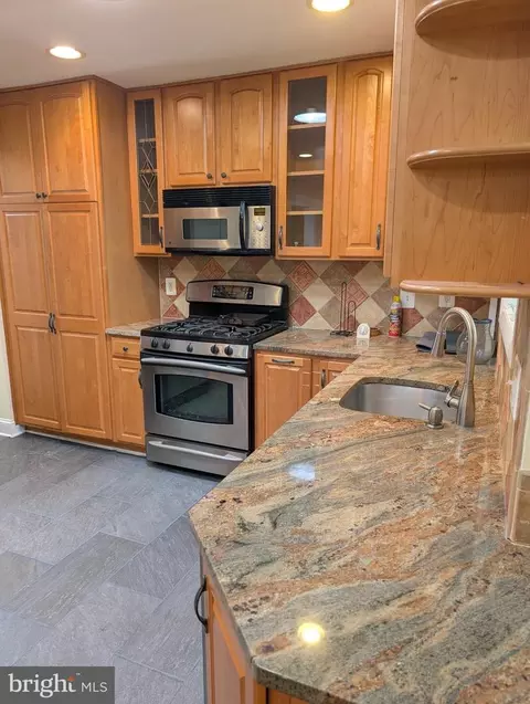 Kitchen - 7506 Box Elder Ct, Mclean, VA 22102 photo 4 of 6