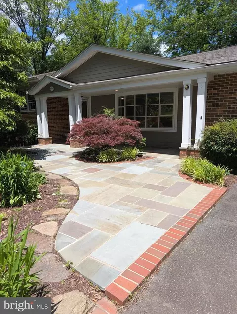 Exterior - 7506 Box Elder Ct, Mclean, VA 22102 photo 2 of 30
