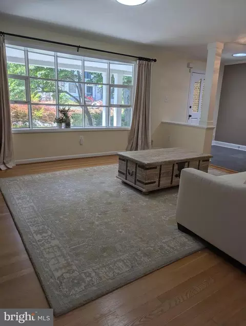 Living - 7506 Box Elder Ct, Mclean, VA 22102 photo 3 of 7