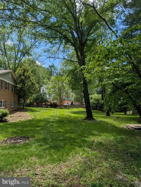 Exterior - 7506 Box Elder Ct, Mclean, VA 22102 photo 12 of 30