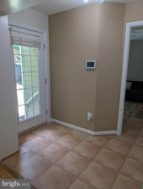 Entry Way - 7506 Box Elder Ct, Mclean, VA 22102 photo 4 of 8