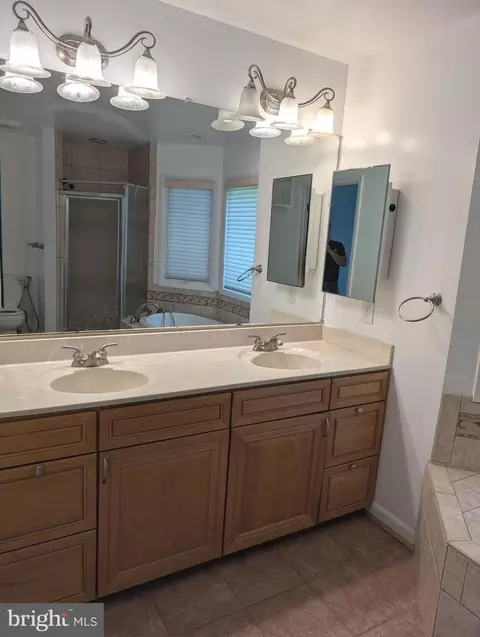 Bath - 7506 Box Elder Ct, Mclean, VA 22102 photo 2 of 9