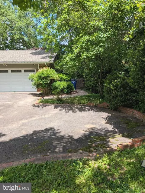 Exterior - 7506 Box Elder Ct, Mclean, VA 22102 photo 3 of 30