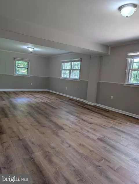 Living - 7506 Box Elder Ct, Mclean, VA 22102 photo 6 of 7