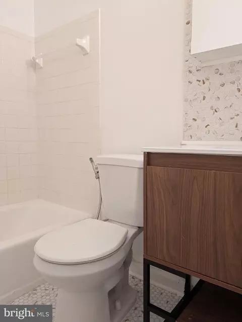 Bath - 7506 Box Elder Ct, Mclean, VA 22102 photo 7 of 9
