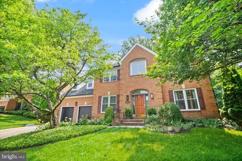10000 Manor Pl, Fairfax, VA 22032