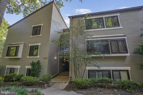 2216 Springwood Dr #202, Reston, VA 20191