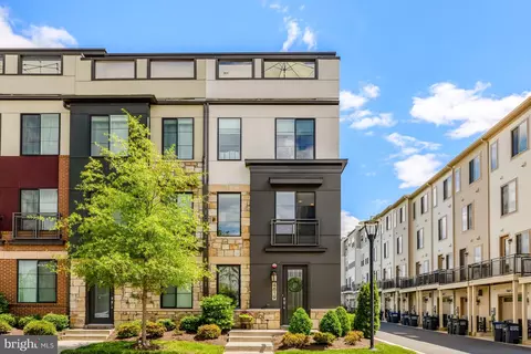 4819 Garden View Ln, Chantilly, VA 20151