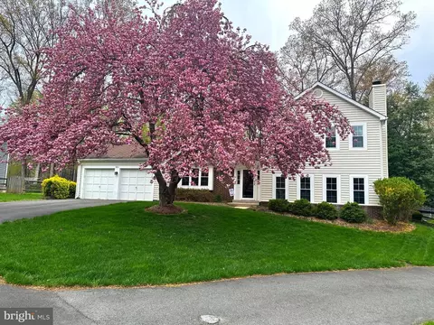 5911 Oak Leather Dr, Burke, VA 22015