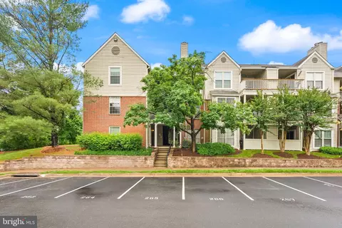 12160 Penderview Ter #1103, Fairfax, VA 22033