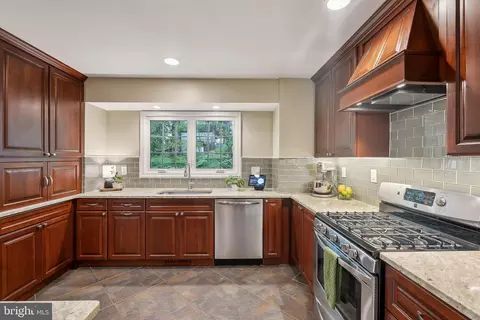 Kitchen - 6204 Bardu Ave, Springfield, VA 22152 photo 2 of 5