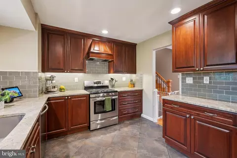 Kitchen - 6204 Bardu Ave, Springfield, VA 22152 photo 3 of 5