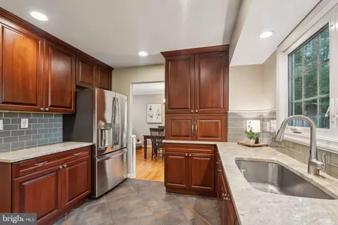 Kitchen - 6204 Bardu Ave, Springfield, VA 22152 photo 4 of 5