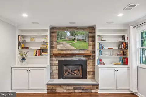 Living - 6204 Bardu Ave, Springfield, VA 22152 photo 3 of 3