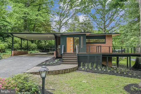 6210 Waterway Dr, Falls Church, VA 22044