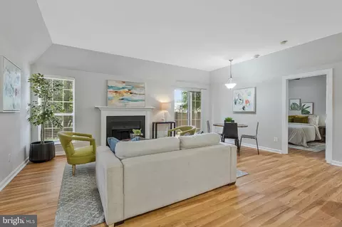 12153 Penderview Ln #2001, Fairfax, VA 22033
