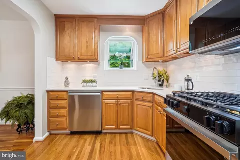 5420 Eastbourne Dr, Springfield, VA 22151 photo 11