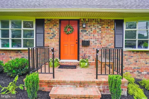 5420 Eastbourne Dr, Springfield, VA 22151 photo 2