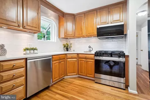 5420 Eastbourne Dr, Springfield, VA 22151 photo 9