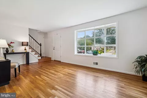 5420 Eastbourne Dr, Springfield, VA 22151 photo 5
