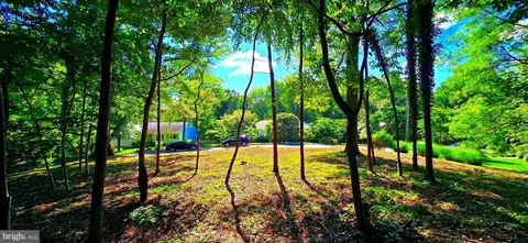 1622 Crescent Ln, Mclean, VA 22101