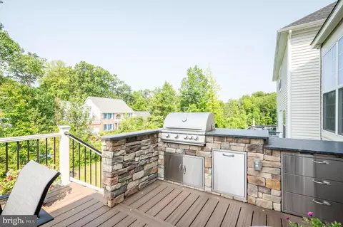Exterior - 6233 Mcconnell Ln, Springfield, VA 22153 photo 7 of 12