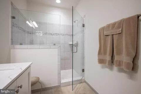 Bath - 6233 Mcconnell Ln, Springfield, VA 22153 photo 3 of 4