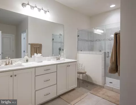 Bath - 6233 Mcconnell Ln, Springfield, VA 22153 photo 2 of 4