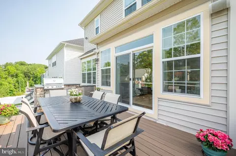 Exterior - 6233 Mcconnell Ln, Springfield, VA 22153 photo 5 of 12