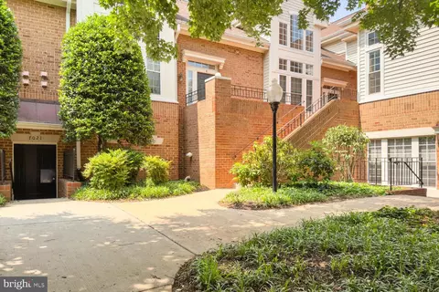 7021 Haycock Rd #K, Falls Church, VA 22043