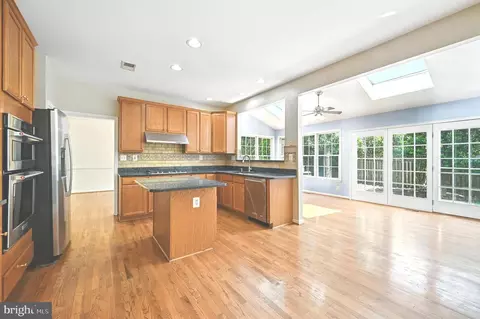 Kitchen - 10861 Hunter Gate Way, Reston, VA 20194 photo 4 of 5