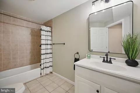 Bath - 10861 Hunter Gate Way, Reston, VA 20194 photo 7 of 8