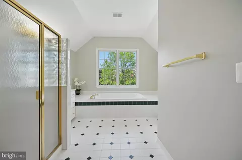 Bath - 10861 Hunter Gate Way, Reston, VA 20194 photo 5 of 8