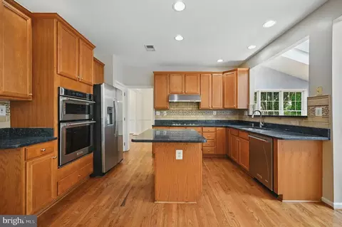 Kitchen - 10861 Hunter Gate Way, Reston, VA 20194 photo 5 of 5