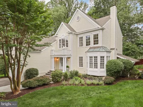 2670 Hillsman St, Falls Church, VA 22043