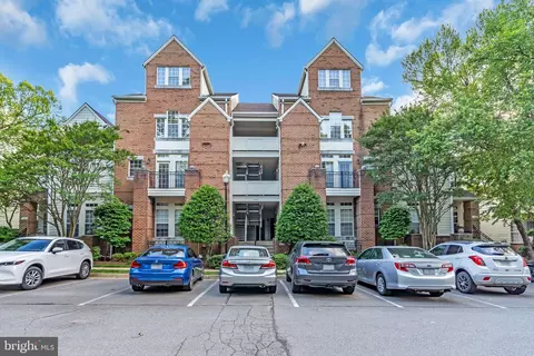 1334 Garden Wall Cir #407, Reston, VA 20194