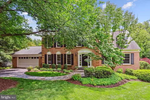 10127 Hillington Ct, Vienna, VA 22182